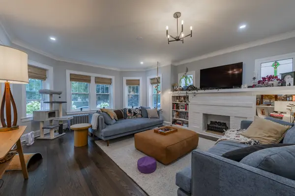 1318 Dewey AVE #2, Evanston, IL 60201