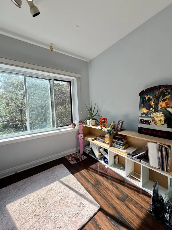 906 W Sunnyside AVE #2A, Chicago, IL 60640