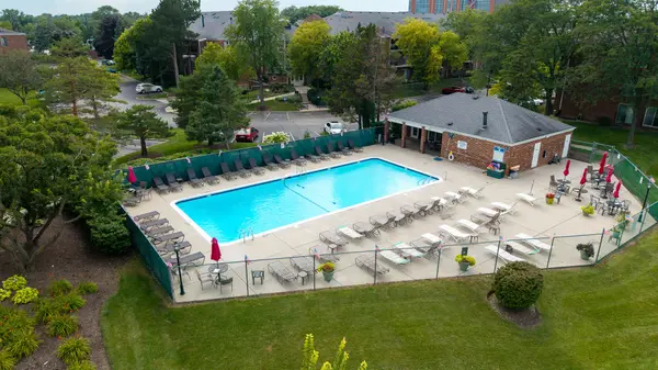 815 Leicester RD #312A, Elk Grove Village, IL 60007