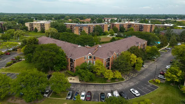 815 Leicester RD #312A, Elk Grove Village, IL 60007