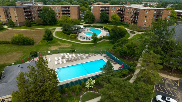 815 Leicester RD #312A, Elk Grove Village, IL 60007