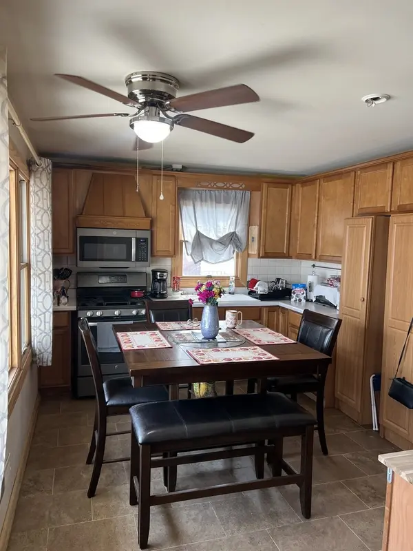 22 Arrowhead DR, Thornton, IL 60476