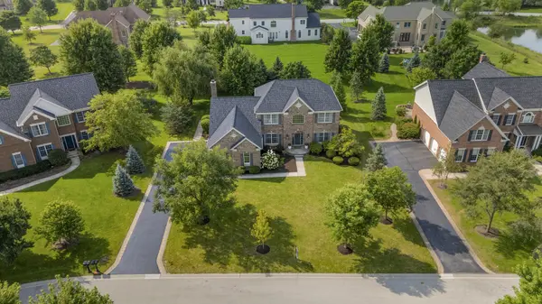 15 Glacier CIR, South Barrington, IL 60010
