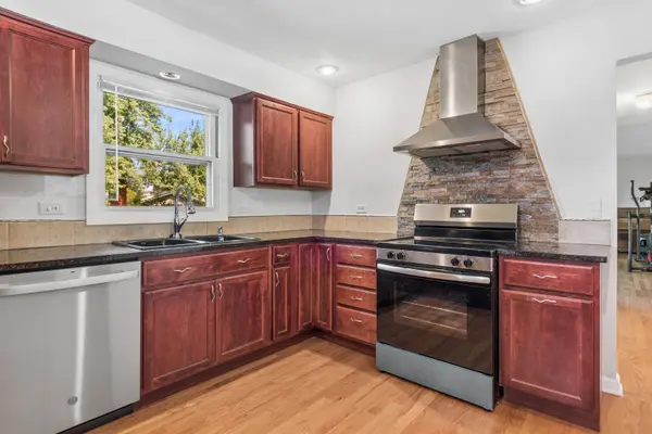 3 Vigilance CT, Bolingbrook, IL 60440