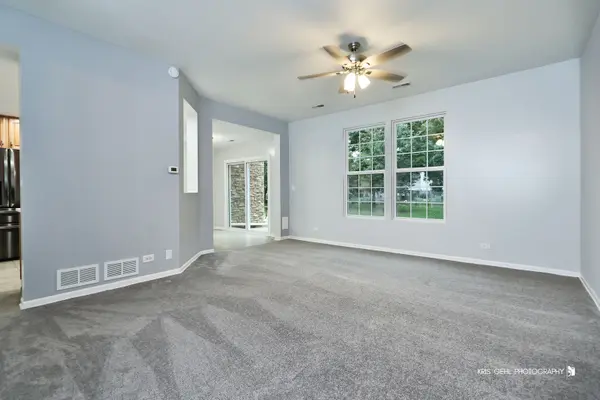 796 Pointe DR #796, Crystal Lake, IL 60014