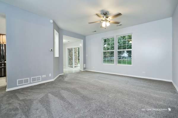 796 Pointe DR #796, Crystal Lake, IL 60014