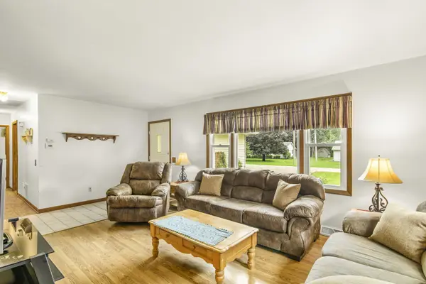 699 Karen DR, Lake Holiday, IL 60552