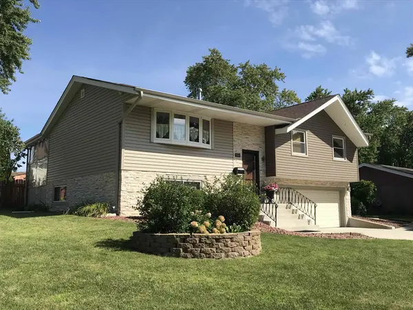 1514 Princeton LN, Schaumburg, IL 60193