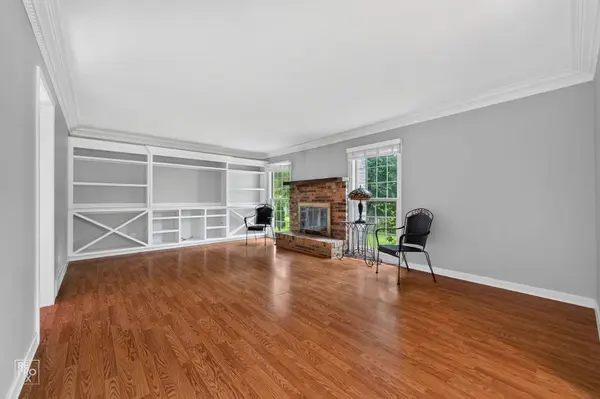 683 Honeysuckle LN, Naperville, IL 60540