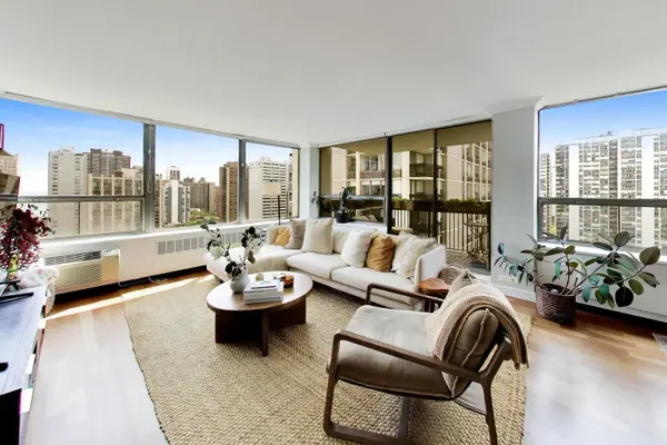 1460 N Sandburg TER #1901, Chicago, IL 60610