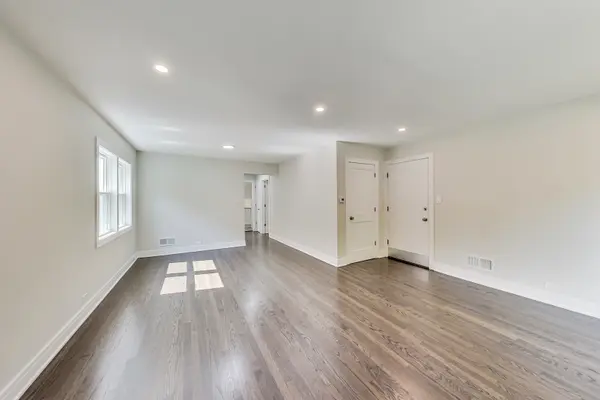 4821 Crain ST #1, Skokie, IL 60077
