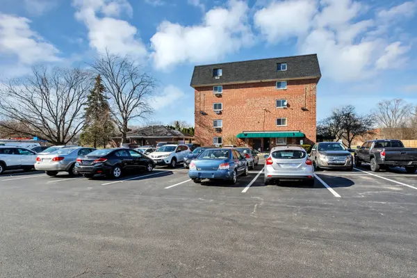 5011 VALLEY LN #501, Streamwood, IL 60107