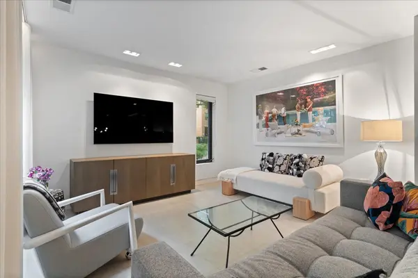 345 W BARRY AVE #8, Chicago, IL 60657