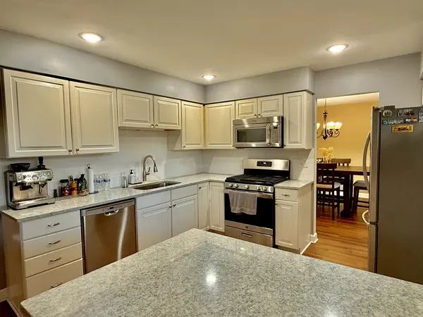 411 Sequoia CT, Schaumburg, IL 60193