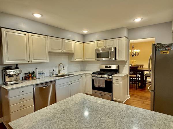 411 Sequoia CT, Schaumburg, IL 60193