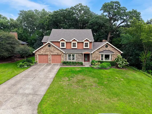 8751 Carlisle CT, Darien, IL 60561