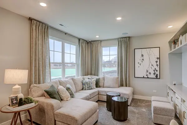 5046 Cedar DR, Naperville, IL 60564