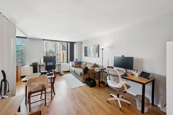 400 E RANDOLPH ST #3516, Chicago, IL 60601