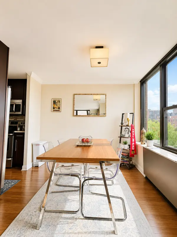 1560 N Sandburg TER #415J, Chicago, IL 60610