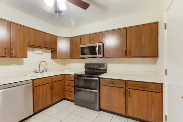 611 W Central RD #A5, Mount Prospect, IL 60056