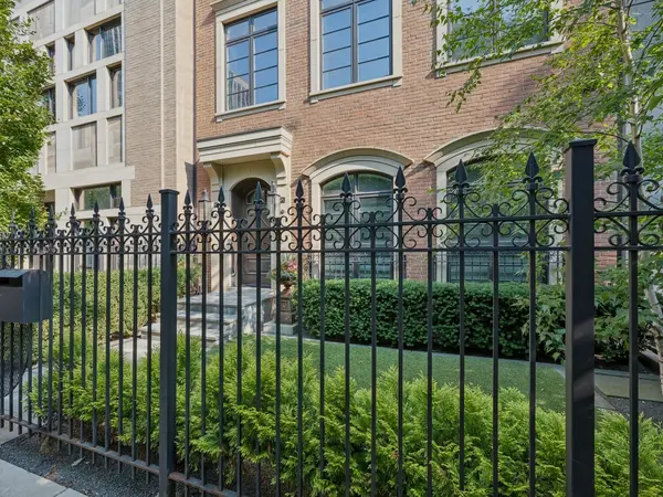 441 W Deming PL, Chicago, IL 60614