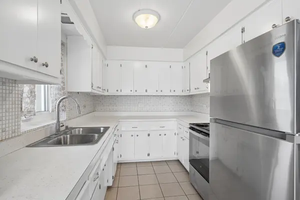 4750 W 101st ST #1B, Oak Lawn, IL 60453
