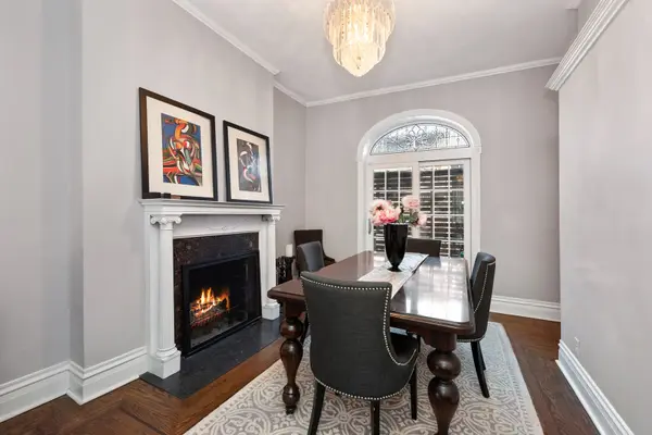 3823 N Alta Vista TER, Chicago, IL 60613