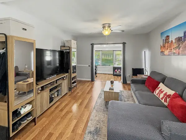 5005 W Eddy ST, Chicago, IL 60641