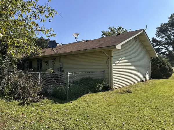 6586 Roberts RD, Marion, IL 62959