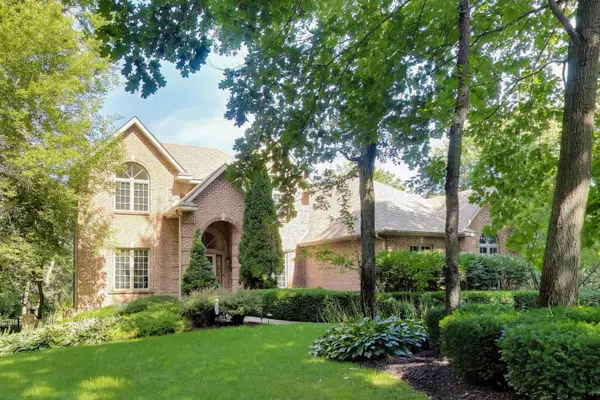 3314 Cardinal LN, Spring Grove, IL 60081