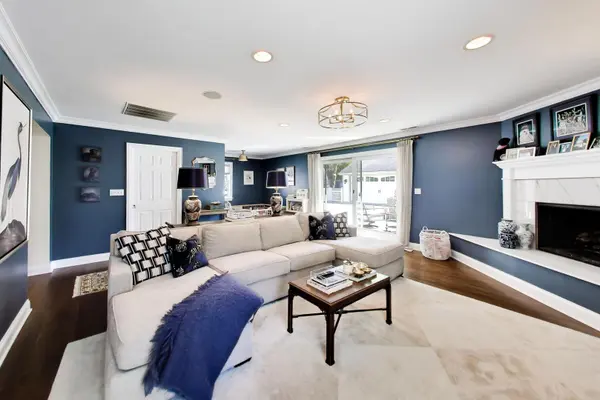 833 E Rockland RD, Libertyville, IL 60048