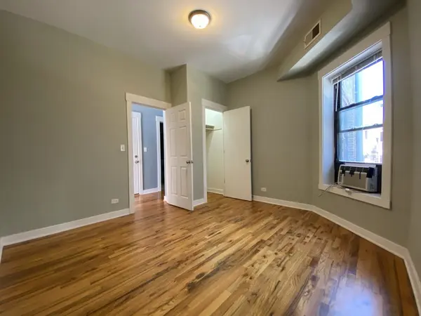 856 W Montrose AVE #2A, Chicago, IL 60613