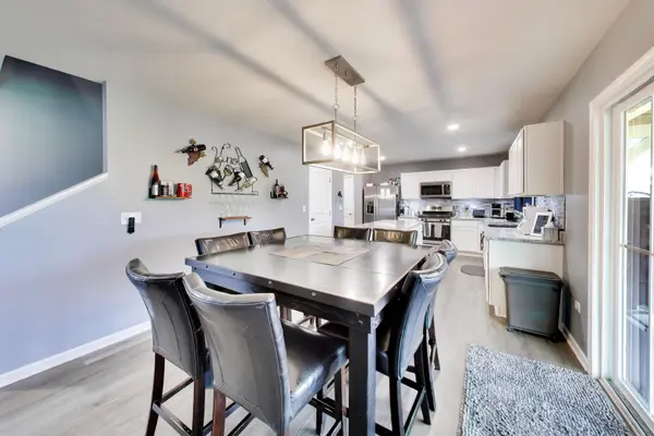 460 E Meadowdale CIR, Hampshire, IL 60140