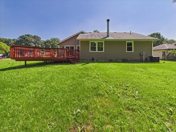 122 Drew CT, Poplar Grove, IL 61065