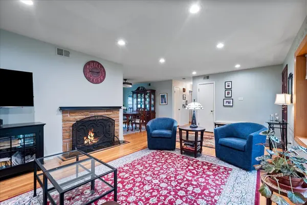 3805 W Jarlath ST, Lincolnwood, IL 60712