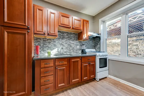 3916 W Grand AVE, Chicago, IL 60651