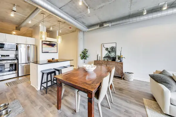 720 N Larrabee ST #1405, Chicago, IL 60654