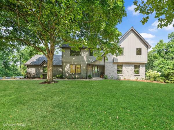 28w600 Indian Knoll RD, West Chicago, IL 60185