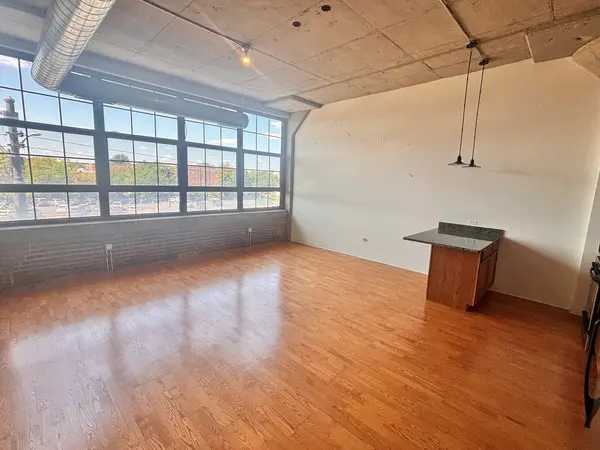 3963 W Belmont AVE #233, Chicago, IL 60618
