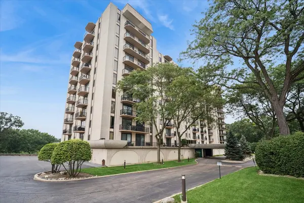 190 S Wood Dale RD #710, Wood Dale, IL 60191