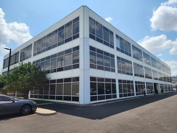 1030 W Higgins RD #340, Park Ridge, IL 60068