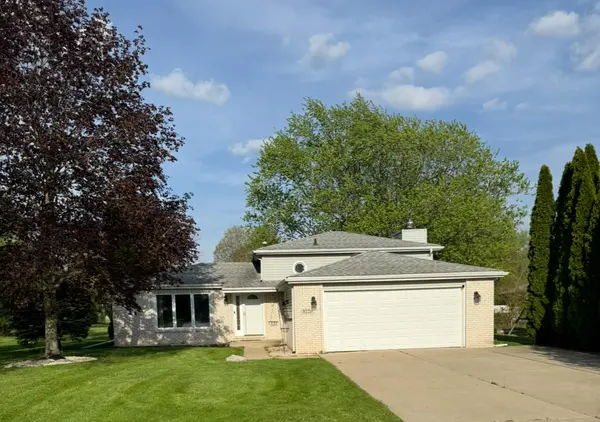 3229 Rustic LN, Crown Point, IN 46307