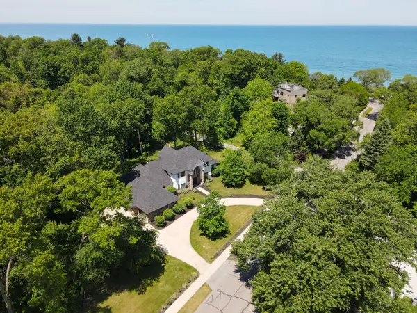 12 S Broadway, Beverly Shores, IN 46301