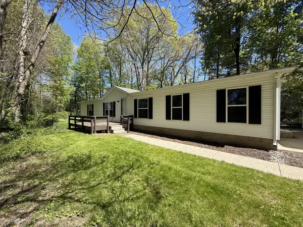 122 Top Flight RD, Michigan City, IN 46360
