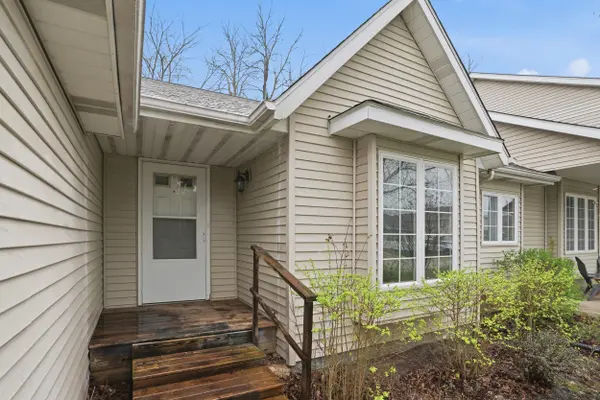 2410 Primrose DR, Valparaiso, IN 46383