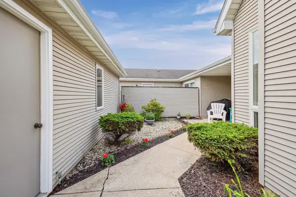 2315 Deerpath W Drive, Schererville, IN 46375