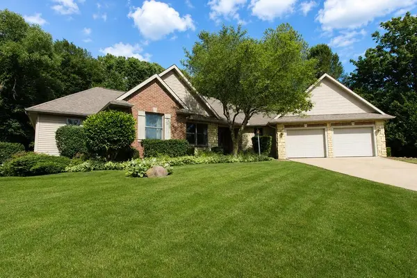 55802 Nature View DR, New Carlisle, IN 46552