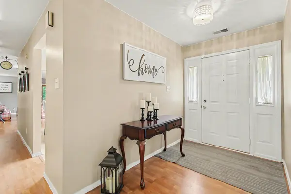438 Deerpath W Drive, Schererville, IN 46375