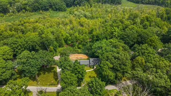 1695 Starwood DR, Chesterton, IN 46304