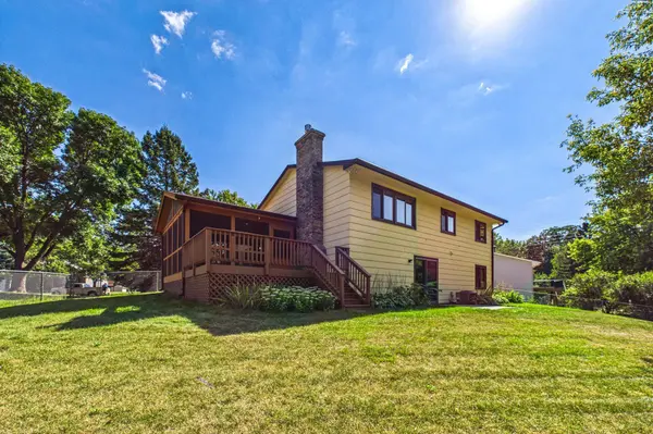 1604 Rio Loma DR, Burnsville, MN 55337